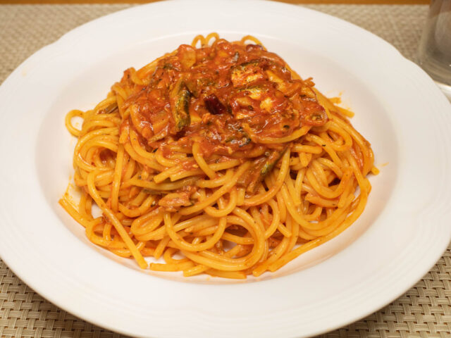オイルサーディンの濃厚トマトソースパスタ