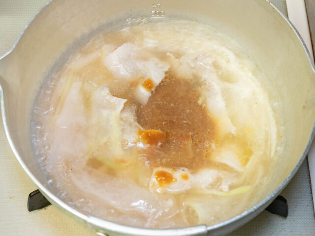 液体スープを加えた写真