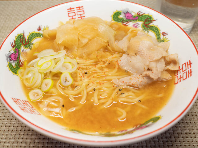薄切り大根の味噌ラーメン
