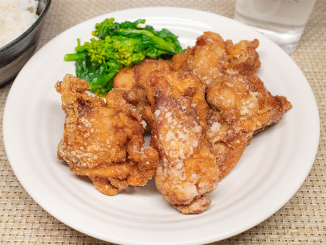 鶏の竜田揚げと菜の花のからし和え