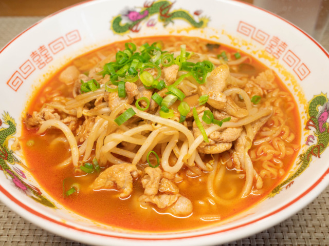 旨辛豚もやしの辛ラーメン