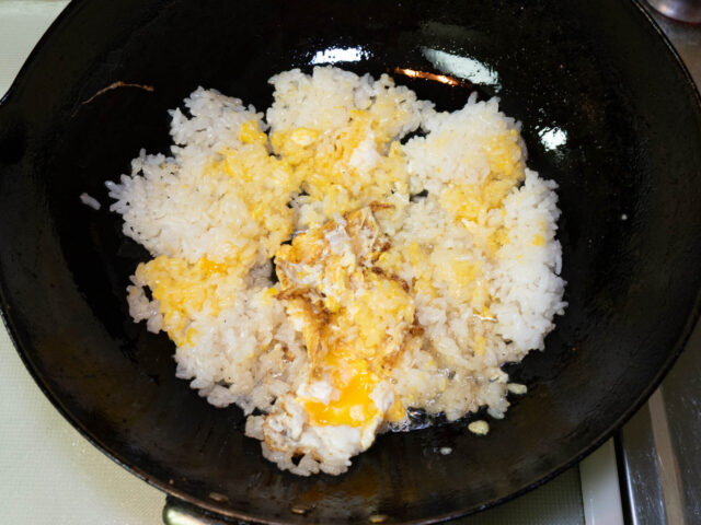ご飯と卵を返した写真