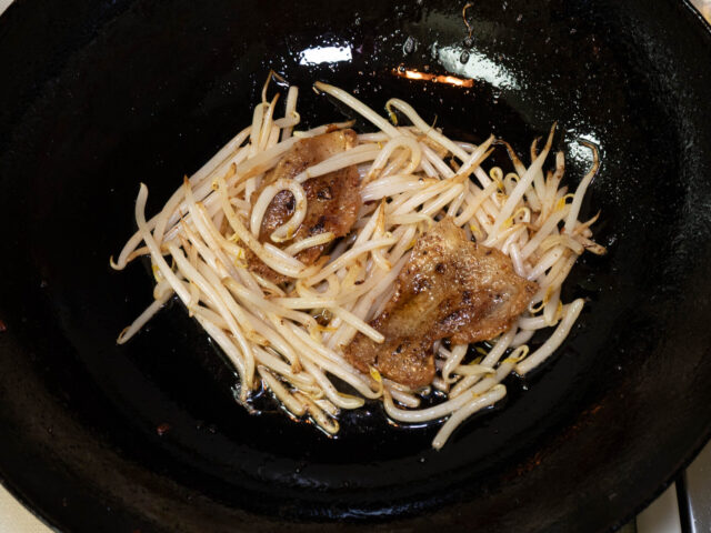 もやしを炒めた写真