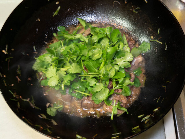 パクチーの葉の部分を加えた写真