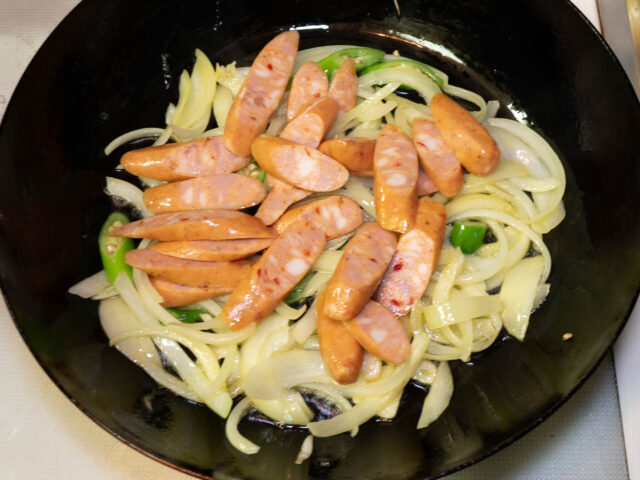 ソーセージを加えた写真