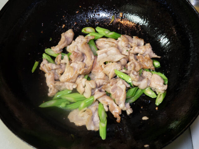 茎を炒めた写真