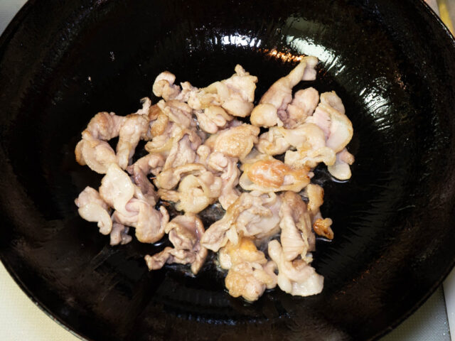 豚肉を炒めた写真