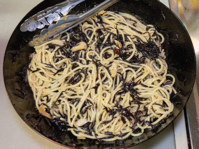 パスタとソースをよく混ぜた写真