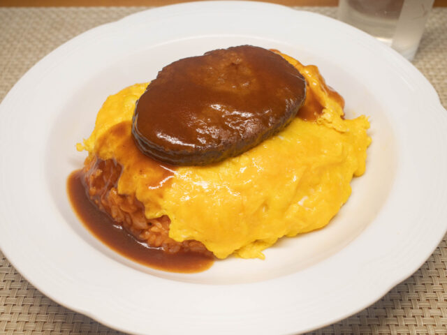 チキンハンバーグ・オムライス