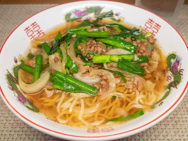 ライスが欲しくなる、ひき肉とニラの味噌ラーメン