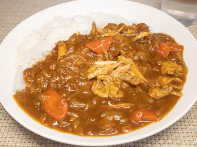 鶏手羽先と玉ねぎの無水カレー