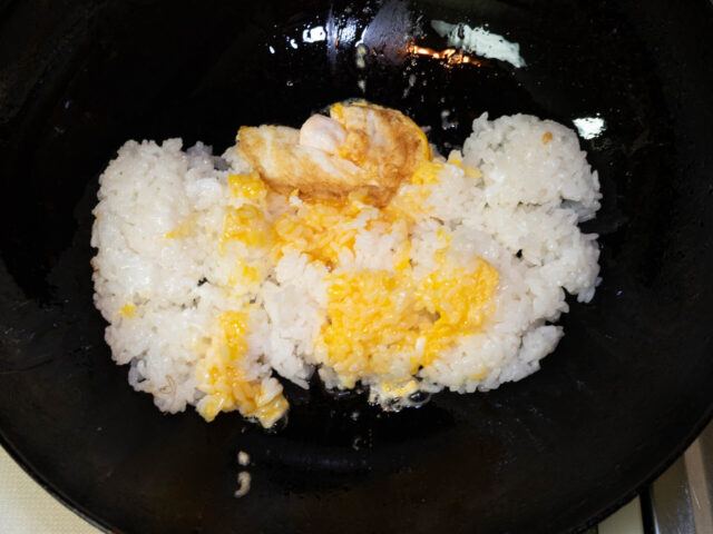 ご飯と卵を返した写真